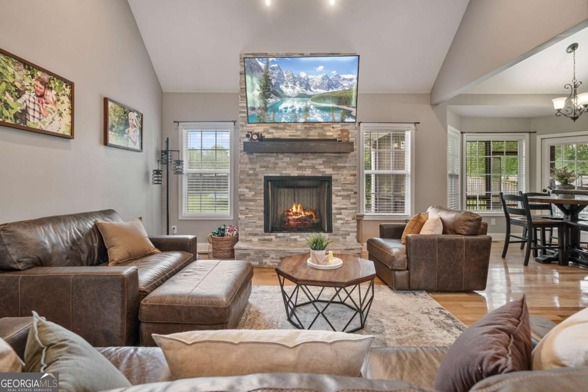 166 Woodford WAY SE