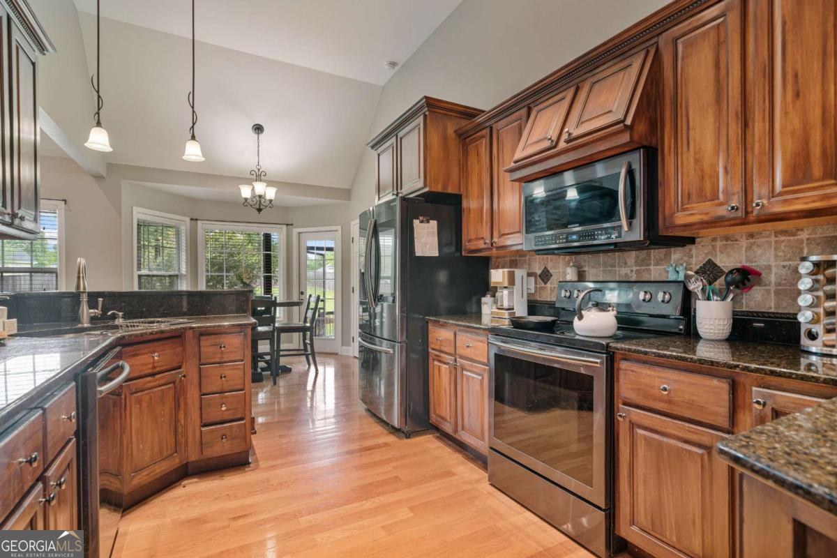166 Woodford WAY SE