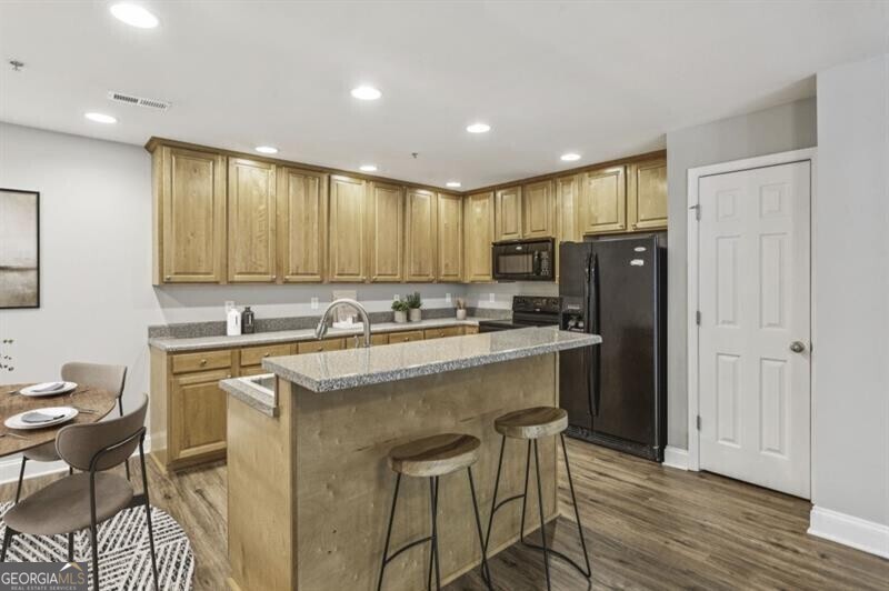 208 Madison LN
