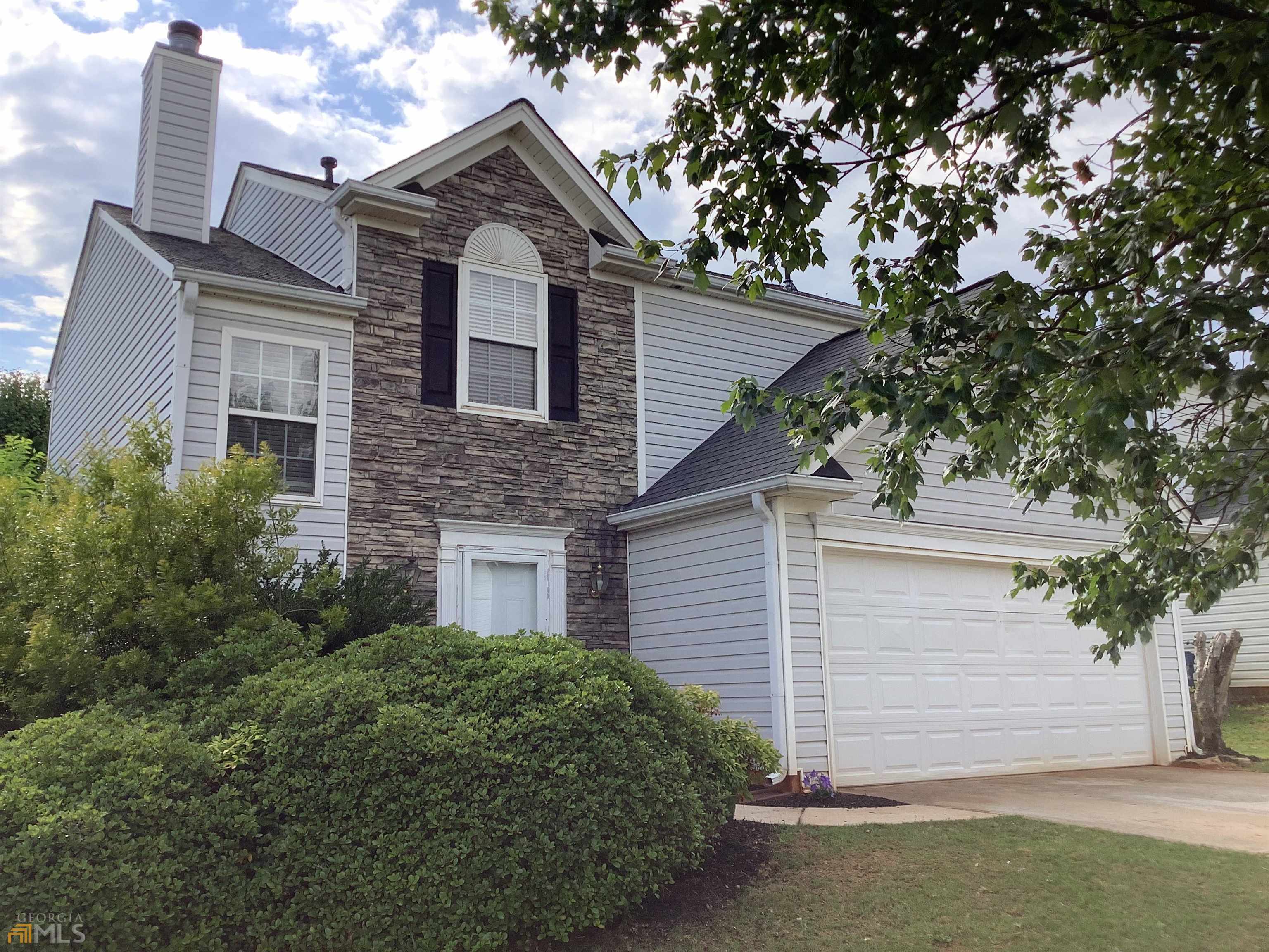 There's no place like home and this maybe the one you're looking for. Three bedrooms, 2.5 baths, Two story home. Fenced backyard with large shed. Close to recreation park, schools, shopping and restaurants. HOA Community with clubhouse, swimming pool and tennis court.