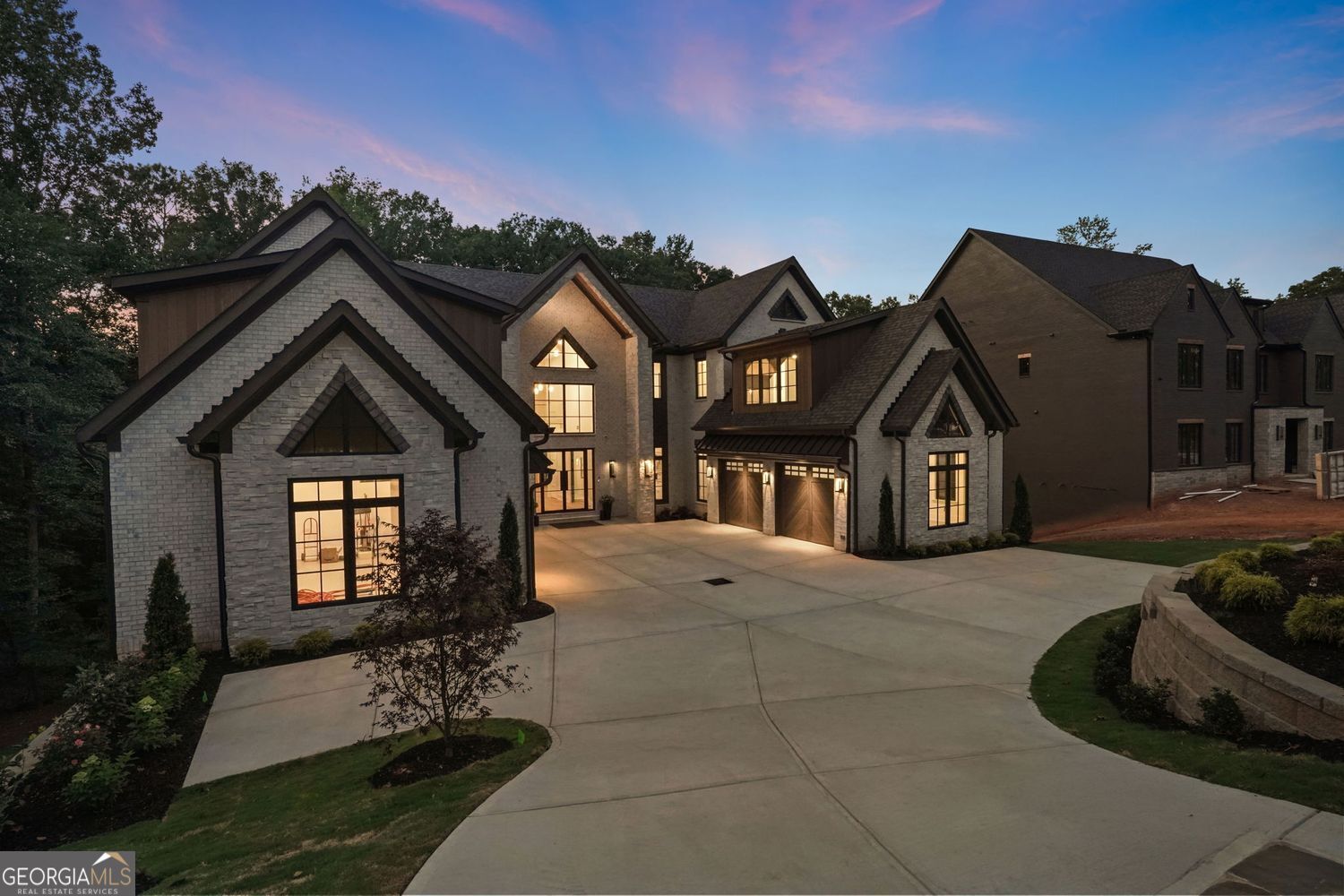 233 Traditions DR