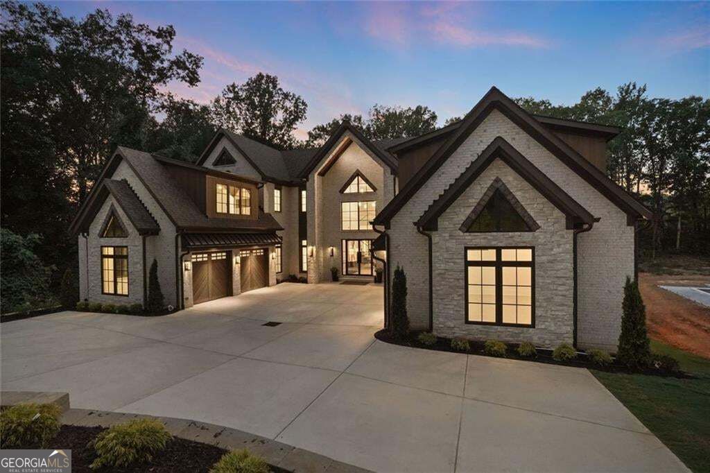233 Traditions DR