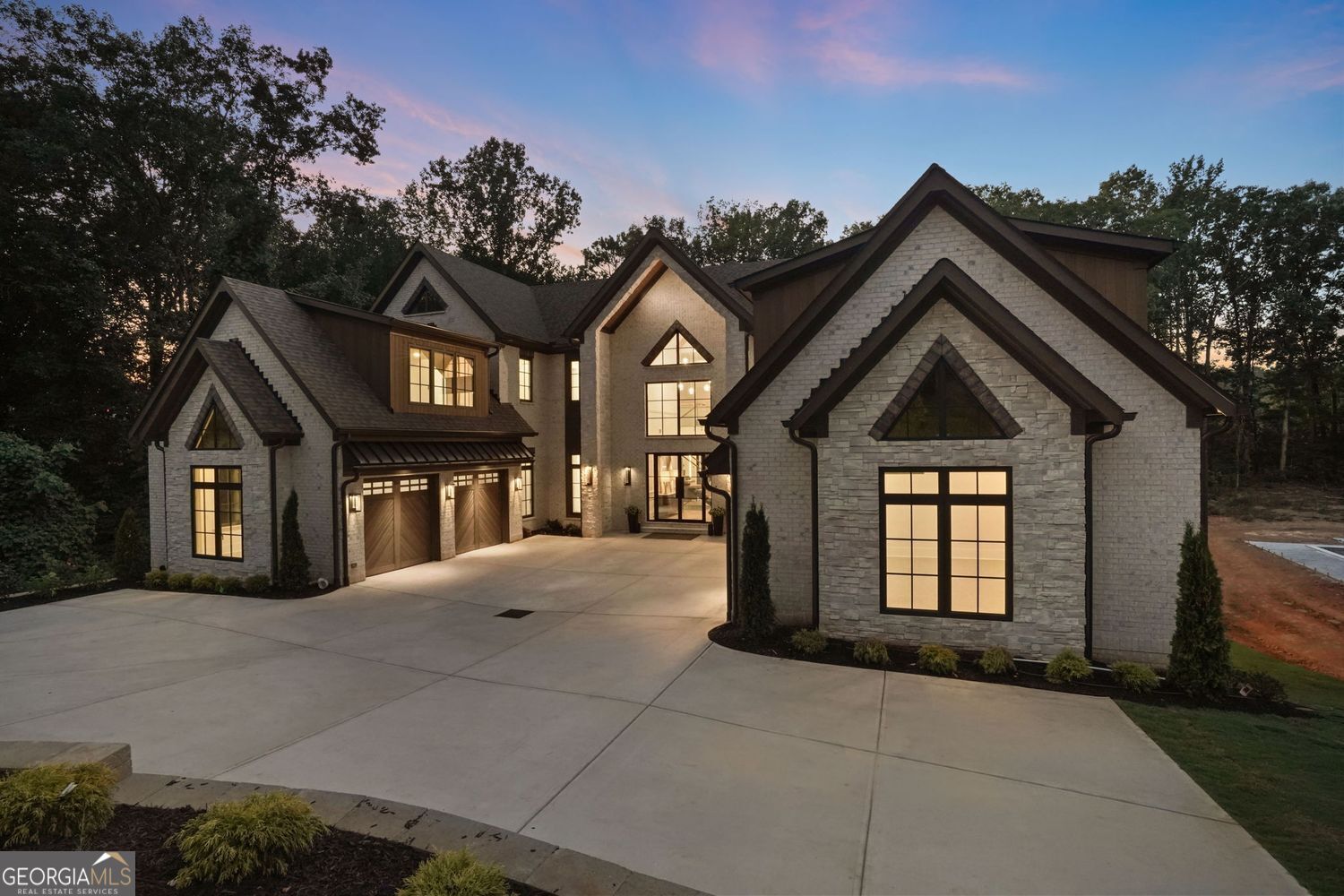 233 Traditions DR