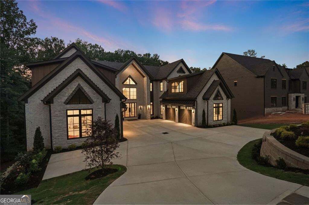 233 Traditions DR