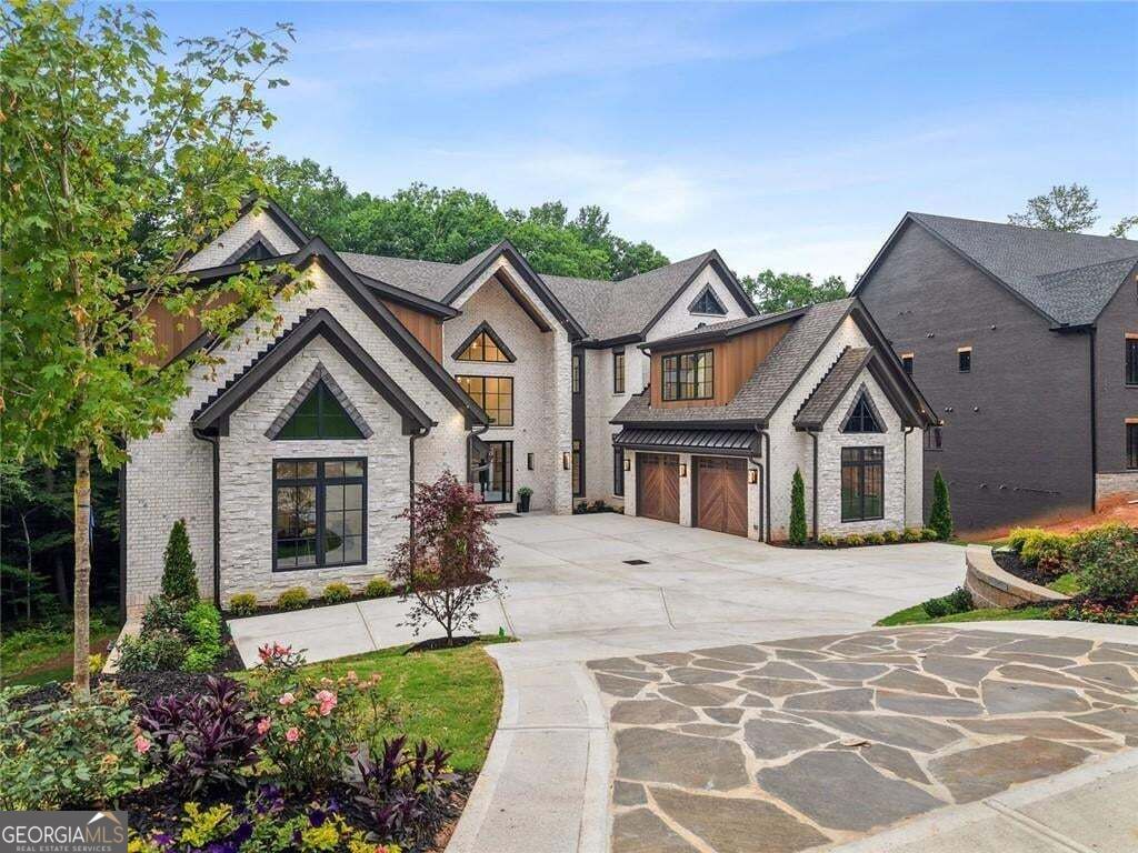233 Traditions DR