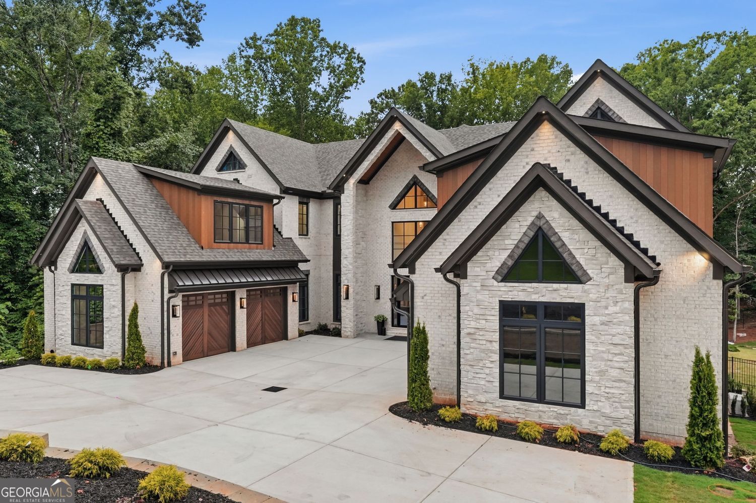 233 Traditions DR