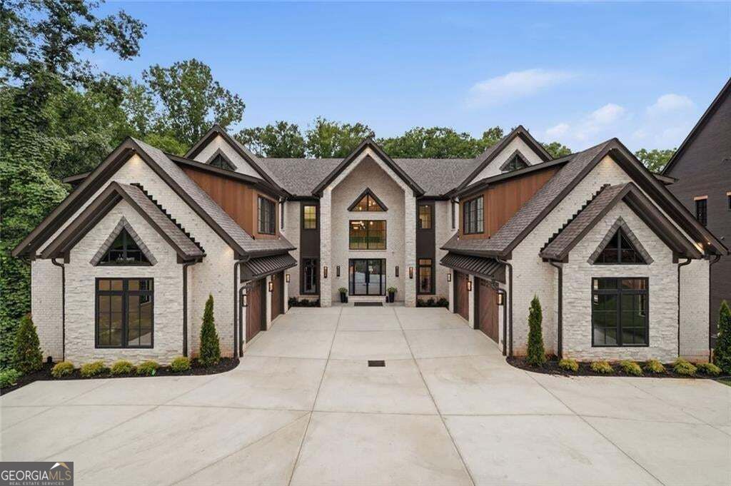 233 Traditions DR