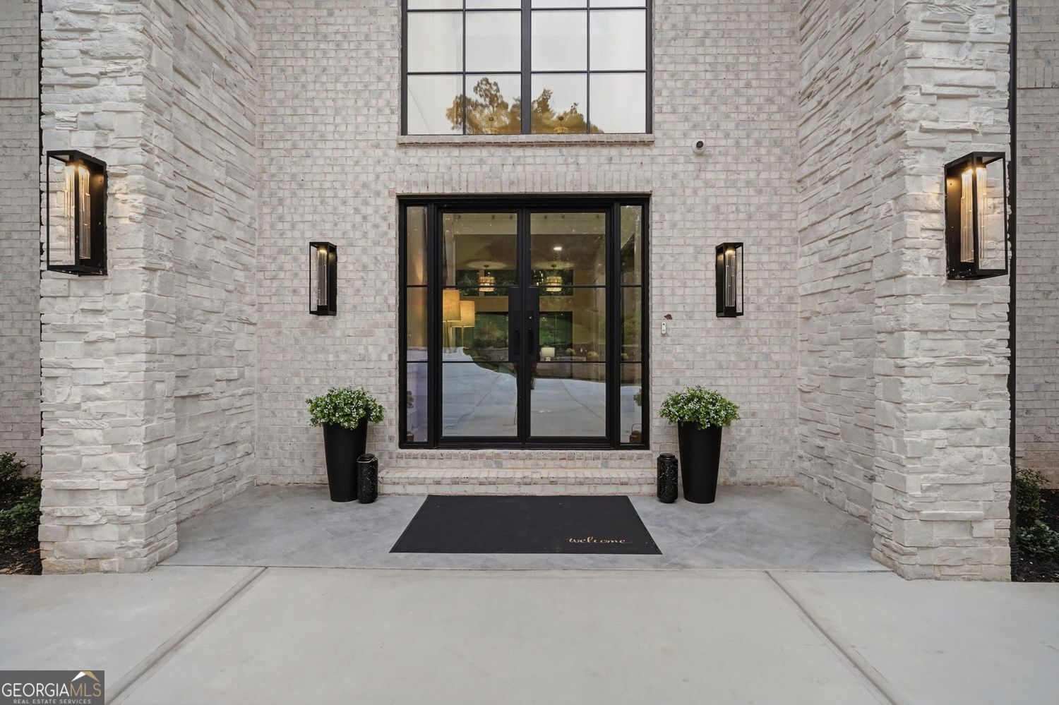 233 Traditions DR