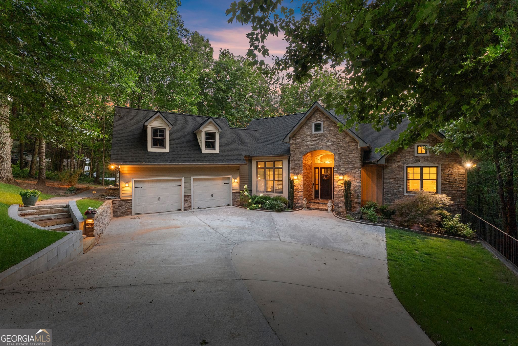 746 Plum LN