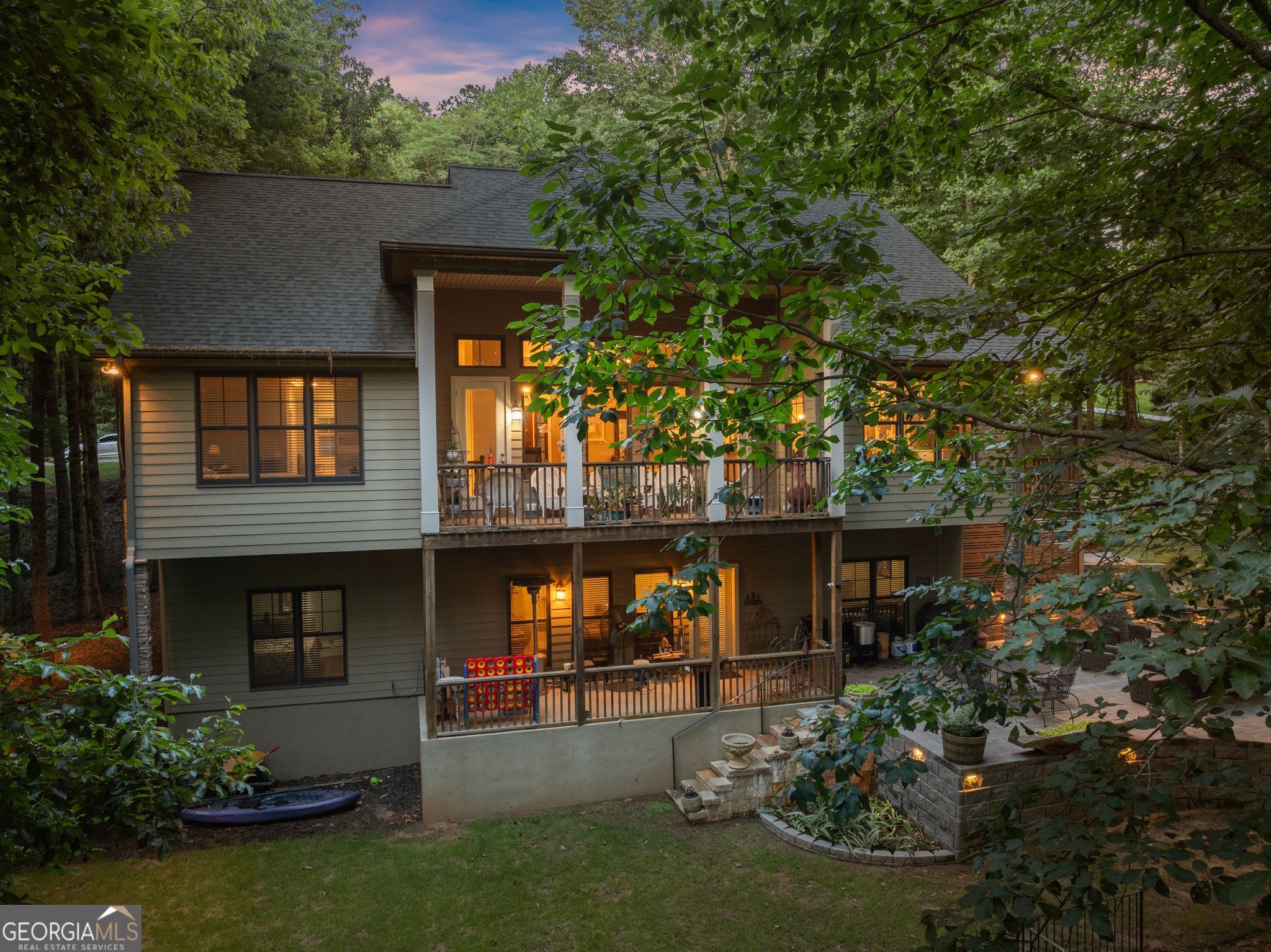 746 Plum LN