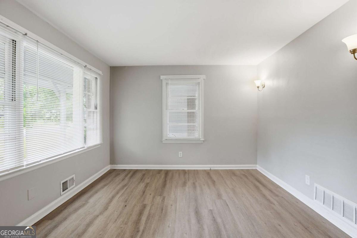 919 Green Valley RD SW