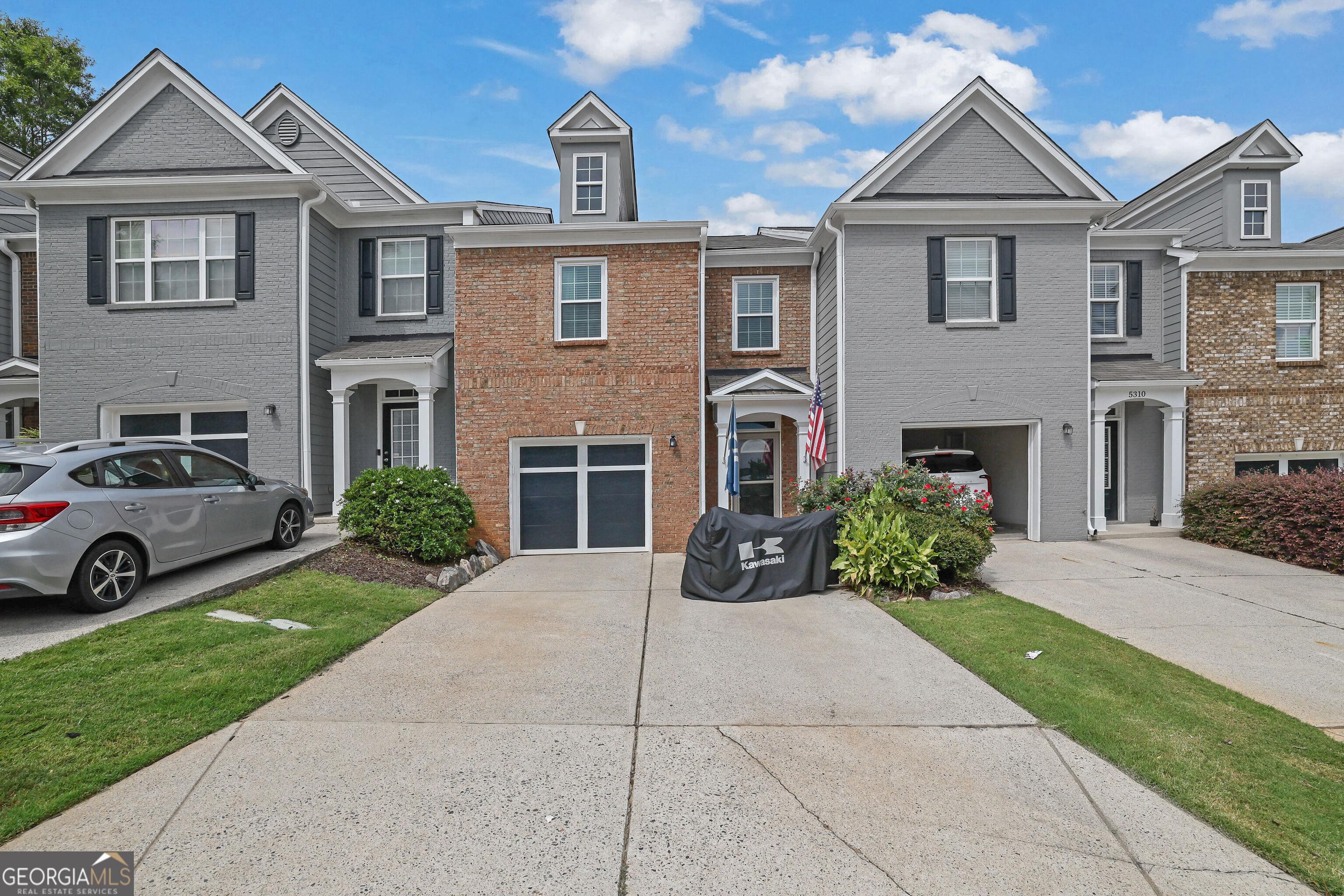 Inviting townhome in sought-after Stonehaven Terrace. The main level features an open family room with a gas log fireplace open to a spacious kitchen/dining area. The kitchen has been updated with granite countertops. The home has a newer roof and was recently painted by the HOA. HOA is responsible for the exterior, including the roof. Nice backyard. Community pool with waterslide, splash pad, dog park, playground, and pickleball/tennis courts. Schedule a showing today.