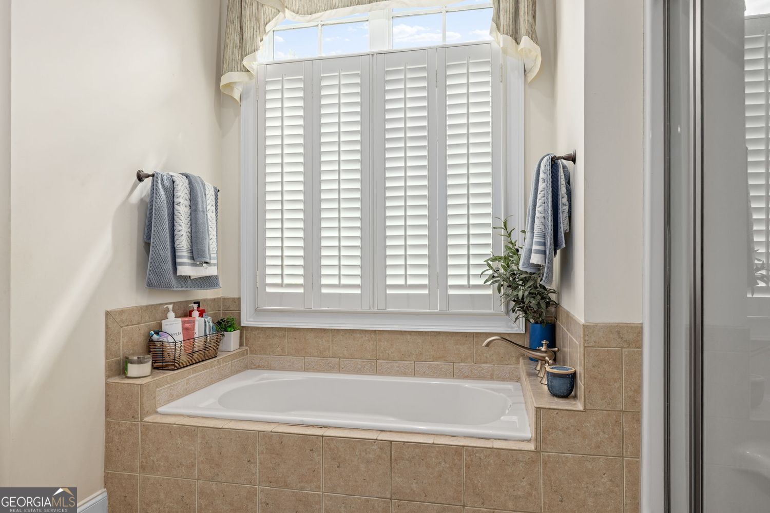 Gainesville, Georgia 30501, United States, 3 Bedrooms Bedrooms, ,2 BathroomsBathrooms,Residential,Active,155215