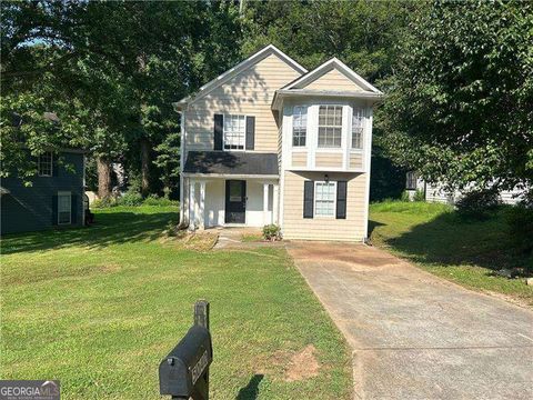 Photo of 5040 Brittany Drive, Stone Mountain, GA 30083 (MLS # 10552407)