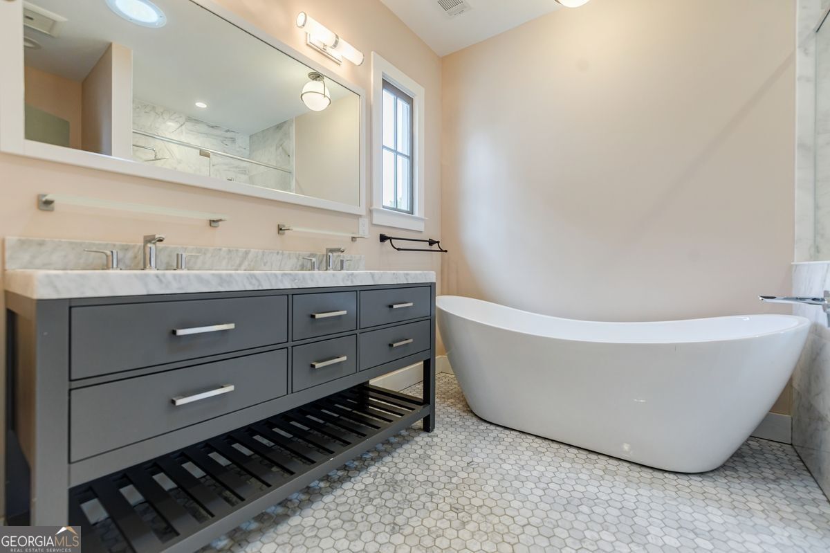 1092 Kirkwood AVE SE