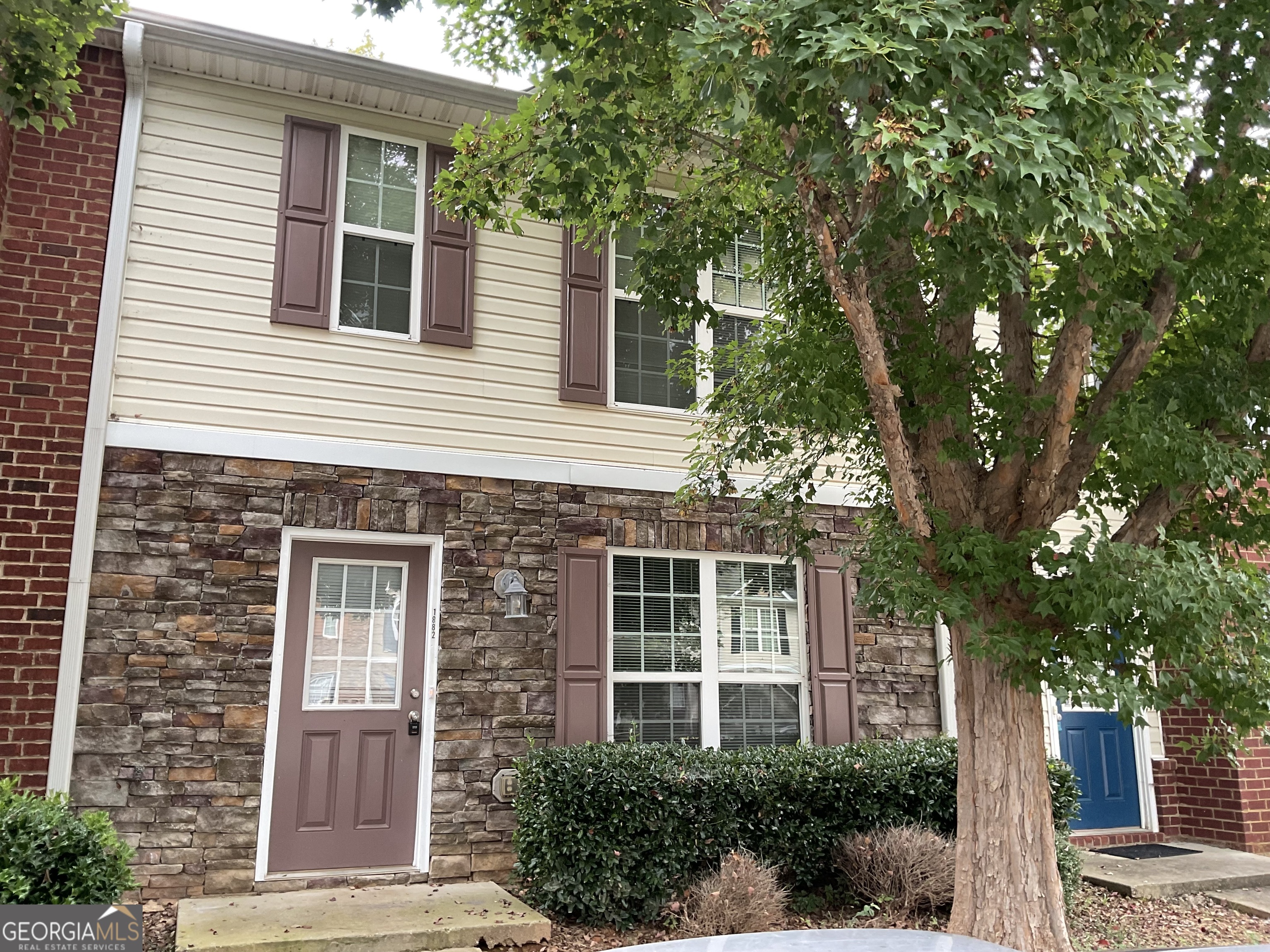 This 3 bedroom unit wont last long. Unit is move in ready. This newly renovated 3 bedroom 2 bath townhome is located just off of Tara Blvd. Please call the office to schedule a viewing.