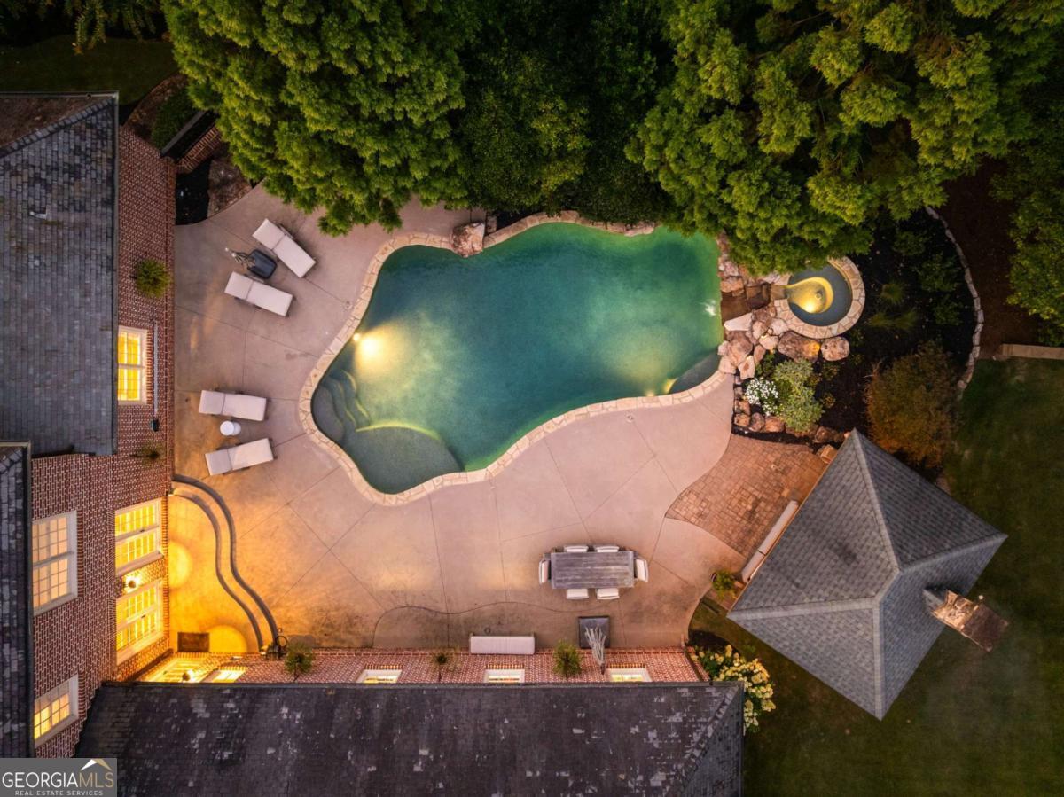 15235 Fairfax LN