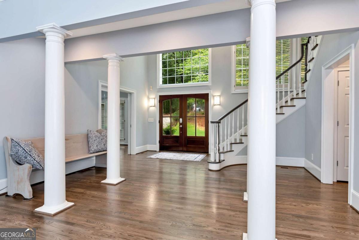 435 Robertson RD