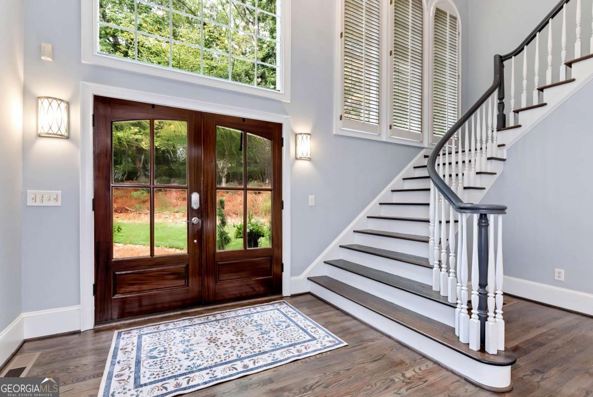 435 Robertson RD