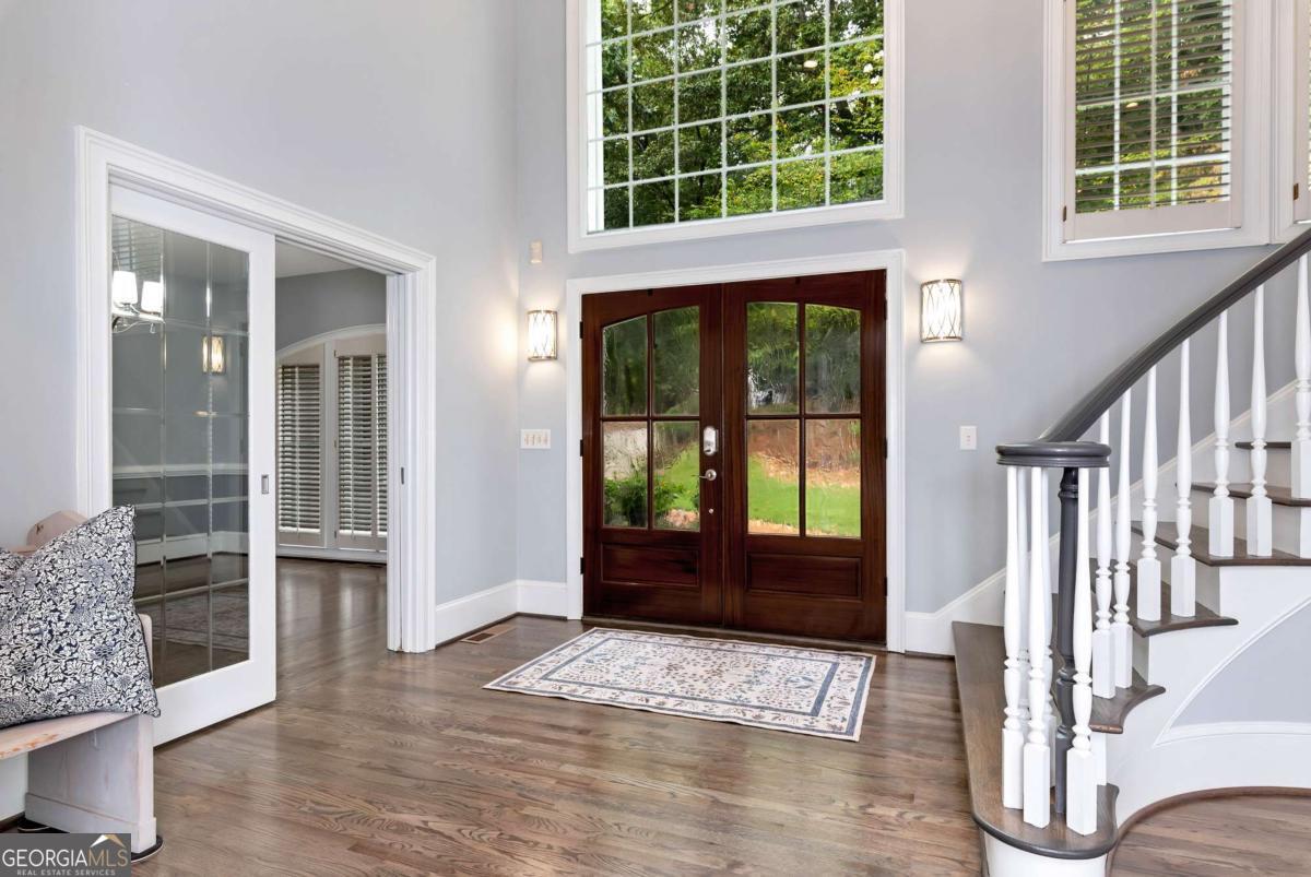 435 Robertson RD
