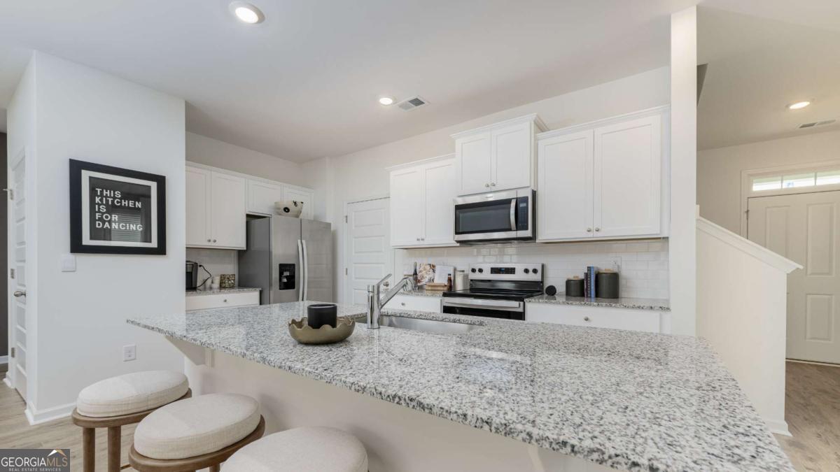 6014 Knickerbocker ST