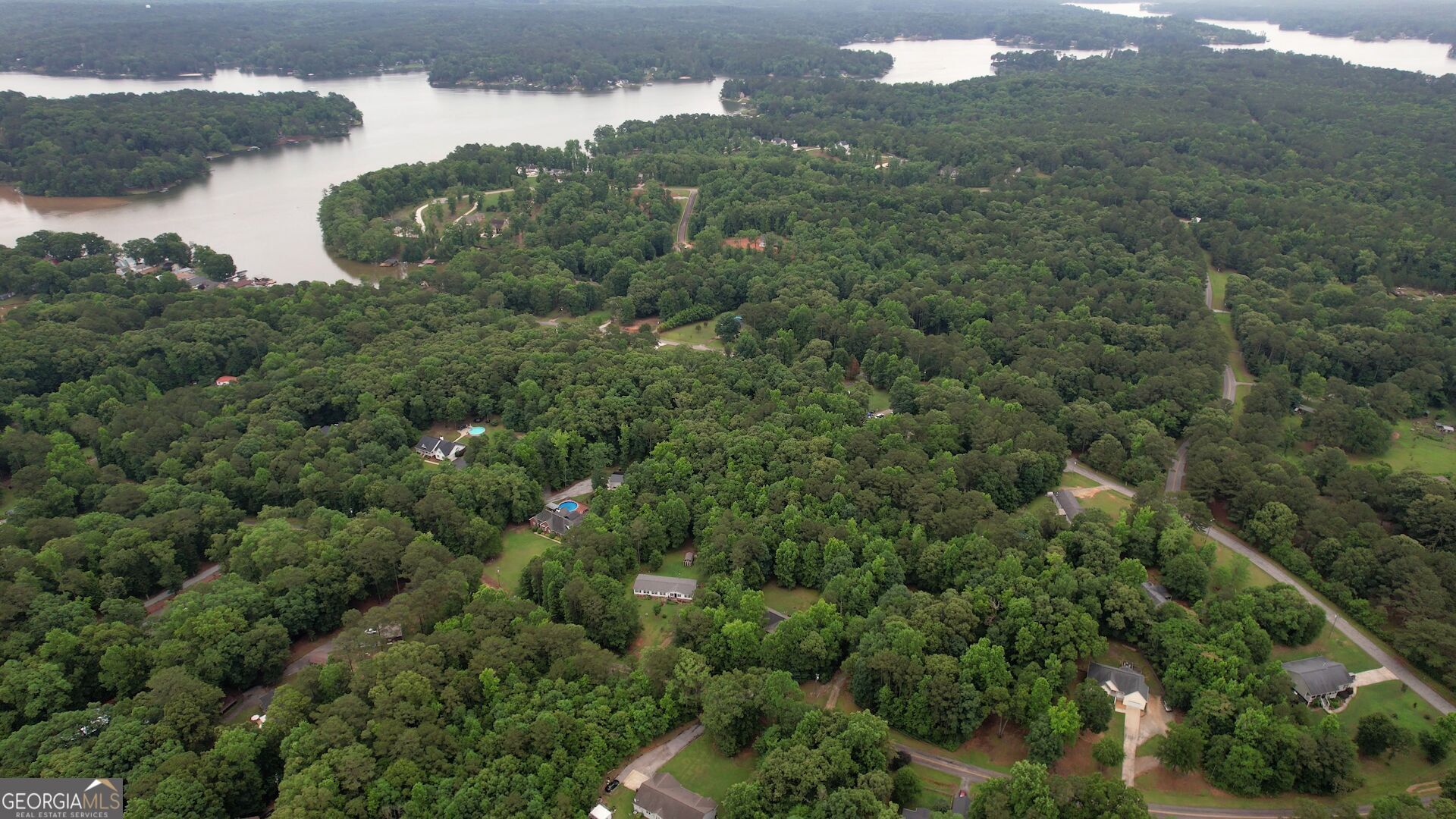 210 Reeves RD