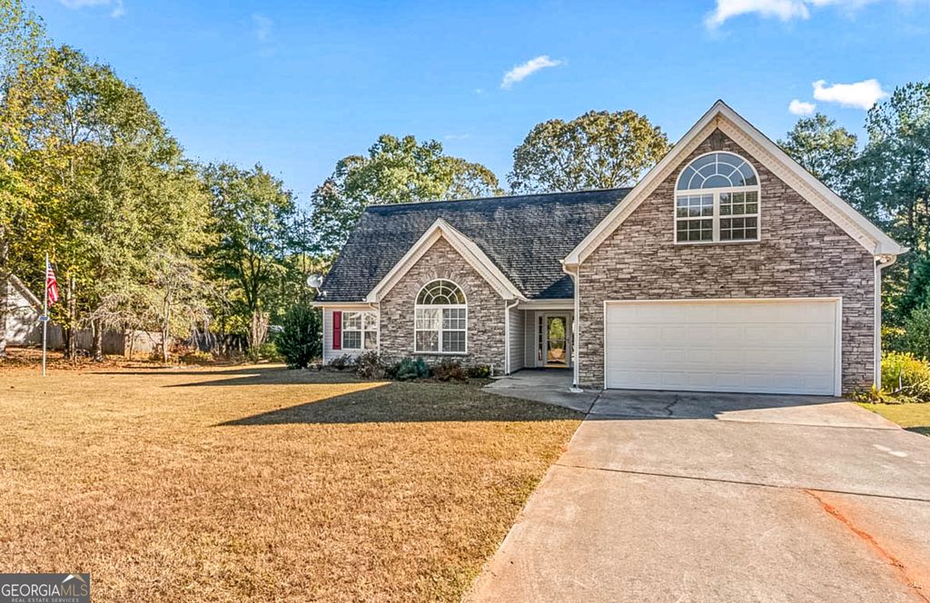 Photo of 137 DODGEN PLACE Drive, Hampton, GA 30228 (MLS # 10632804)