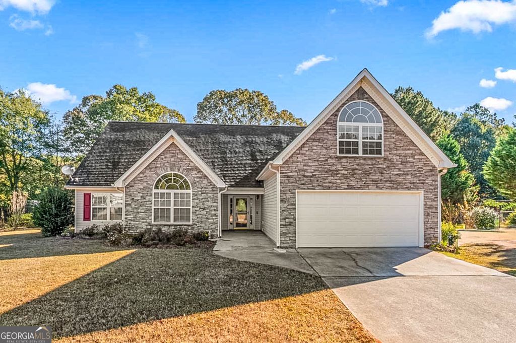 Photo of 137 DODGEN PLACE Drive, Hampton, GA 30228 (MLS # 10632804)