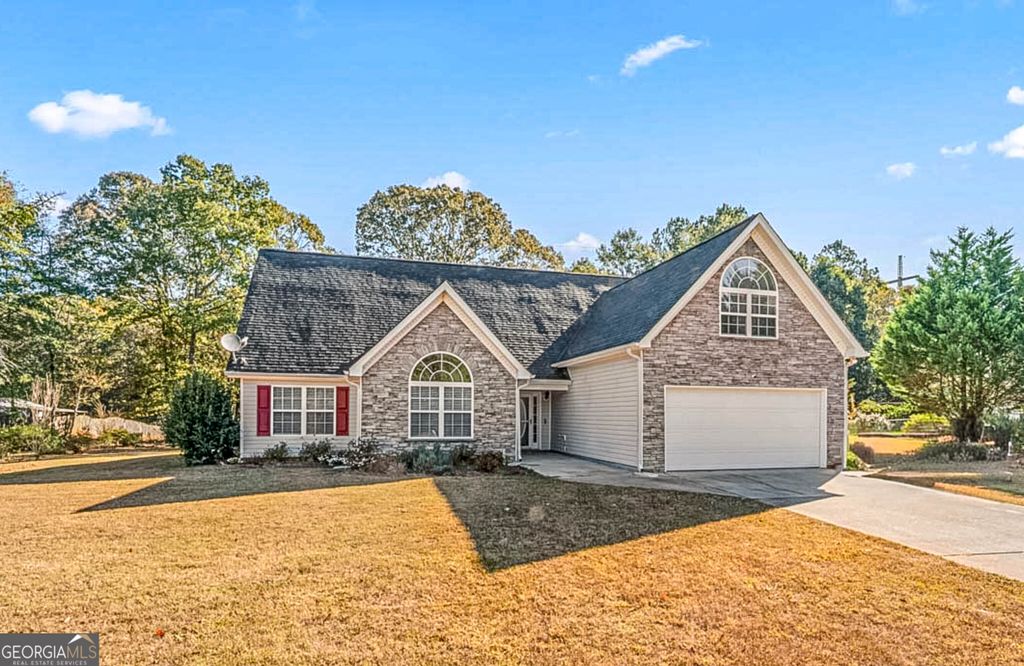 Photo of 137 DODGEN PLACE Drive, Hampton, GA 30228 (MLS # 10632804)