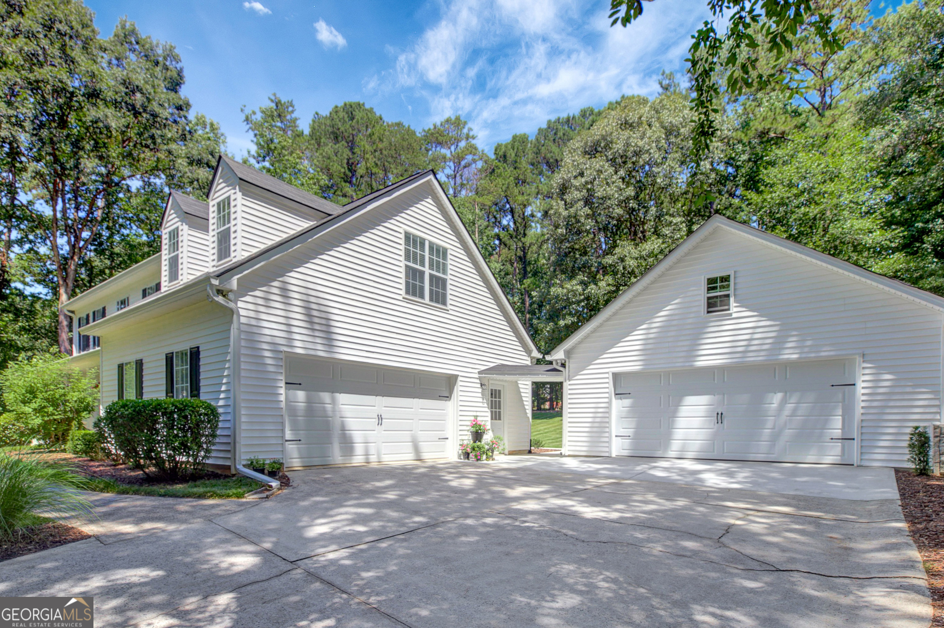 100 Glenwood Chase