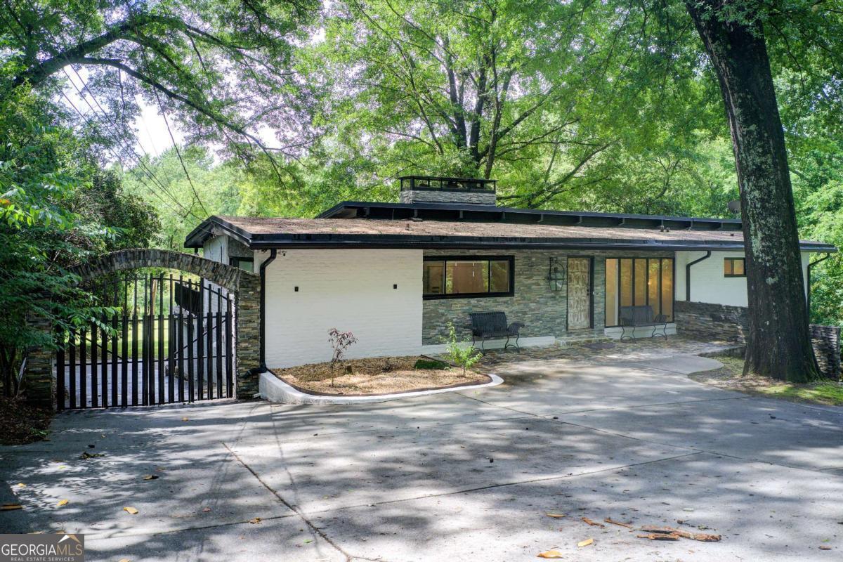 1676 Moores Mill RD NW