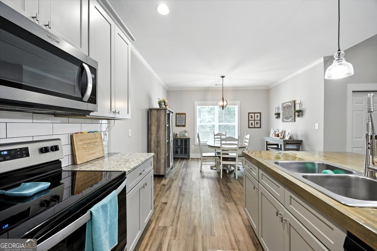 161 Fairway CIR