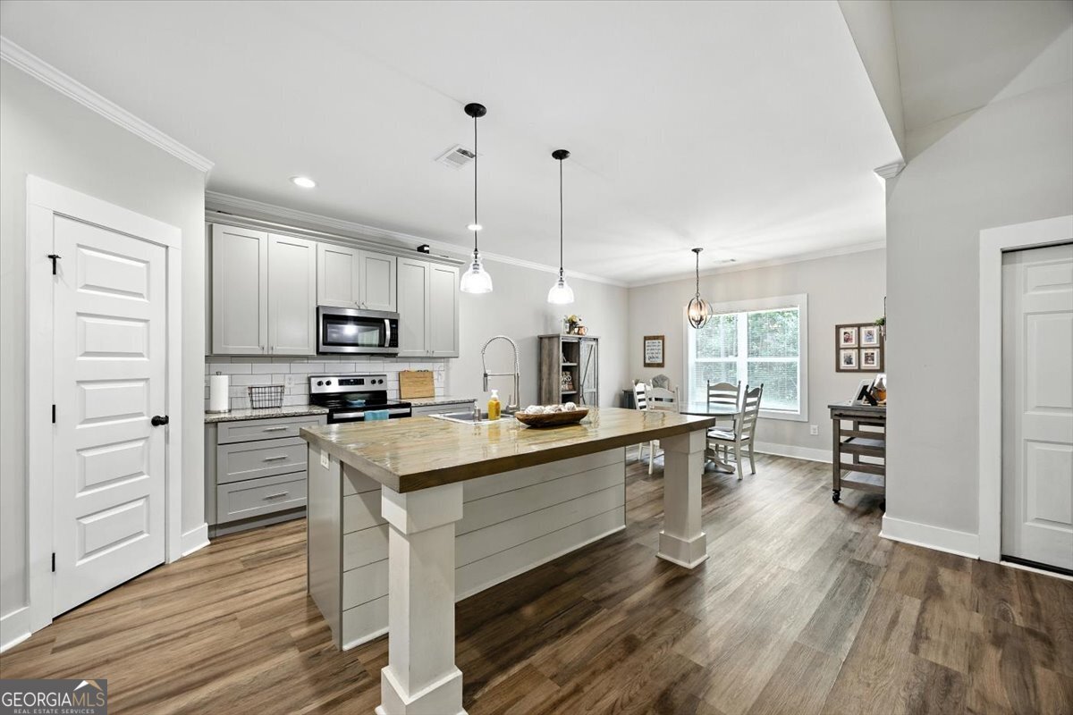 161 Fairway CIR