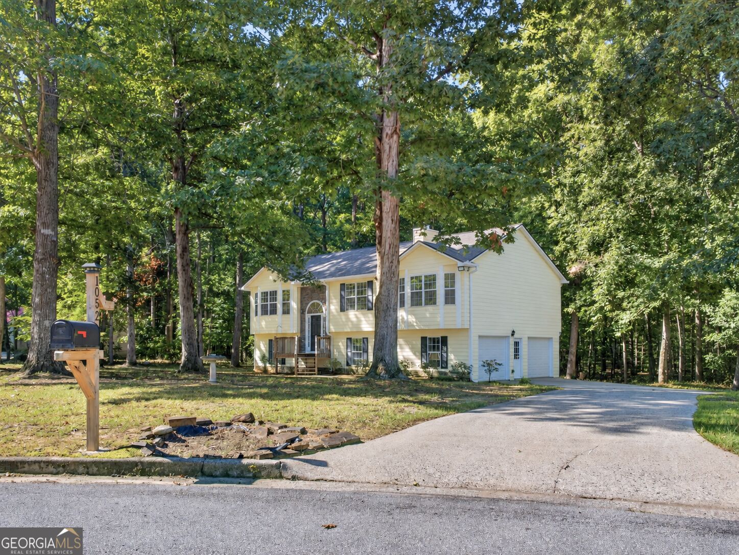 1052 Crystal Brook WAY
