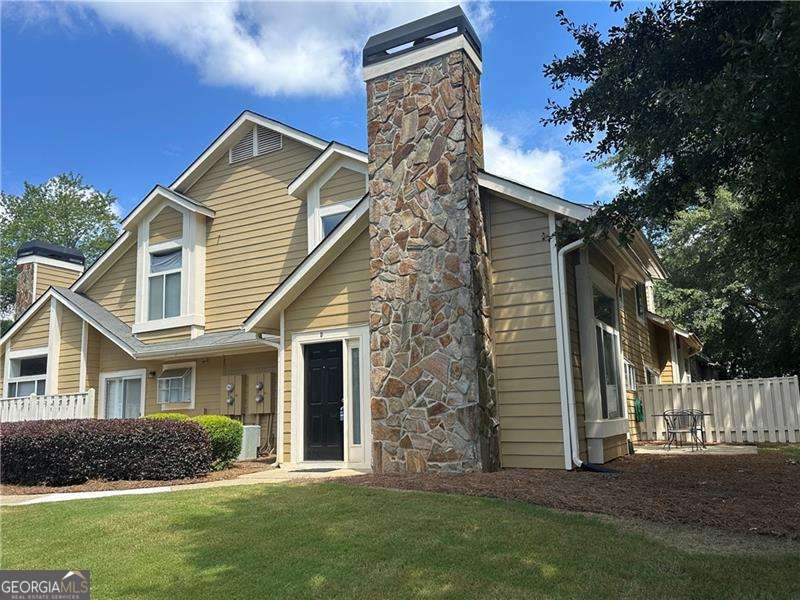 UNIQUE 2 BEDROOM/2 BATH TOWNHOME IN THE HEART OF SMYRNA**WASHER & DRYER CONNECTIONS AVAILABLE**GAS RANGE****ABSOLUTELY NO ANIMALS**WATER/SEWER/TRASH IS ADDITIONAL $85 PER MONTH FOR UP TO 2 OCCUPANTS**CONVENIENT TO I-75, I-285, ATLANTA AIRPORT, SILVER COMET TRAIL, SHOPPING & DINING AT POPULAR SMYRNA MARKET VILLAGE**MINUTES FROM THE BATTERY/TRUIST PARK, AND THE HEART OF VININGS**IMMACULATELY MAINTAINED**$95 NON-REFUNDABLE APPLICATION FEE FOR EACH TENANT 18 YRS & OLDER**SECURITY DEPOSIT IS $1,880**FOR TOURING, PARK IN RESERVED SPACES "D" ONLY OR ON THE STREET. THANK YOU.