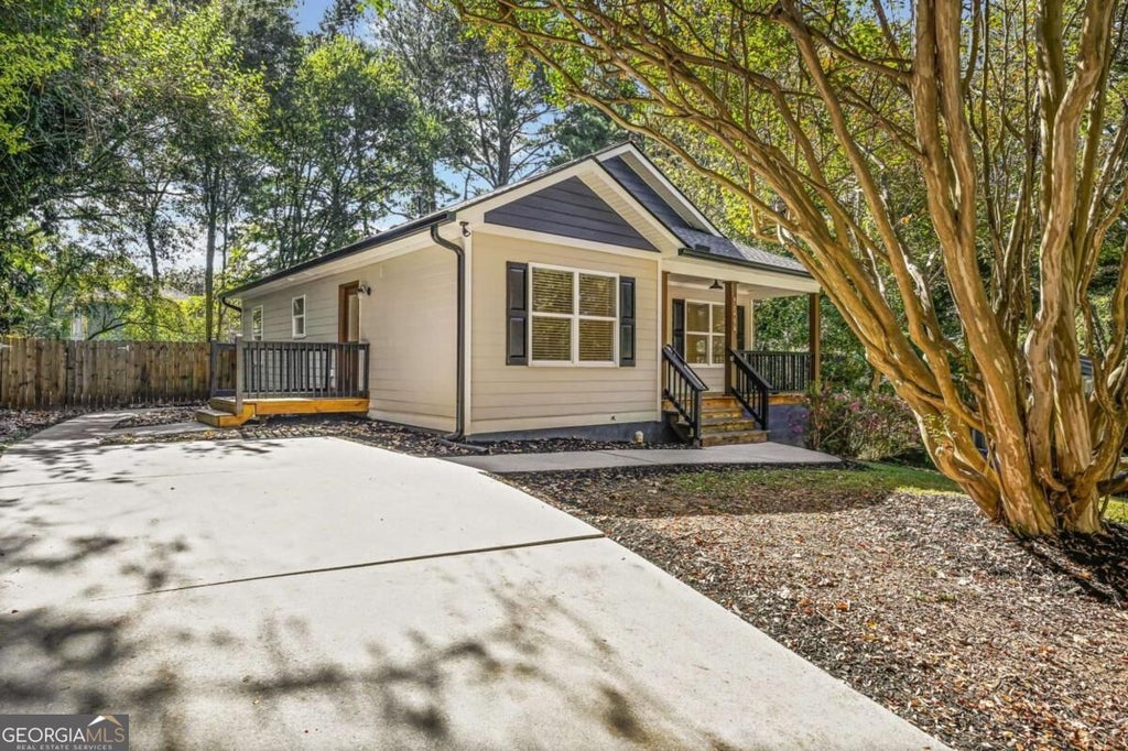 Photo of 2246 Abner Place NW, Atlanta, GA 30318 (MLS # 10881636)