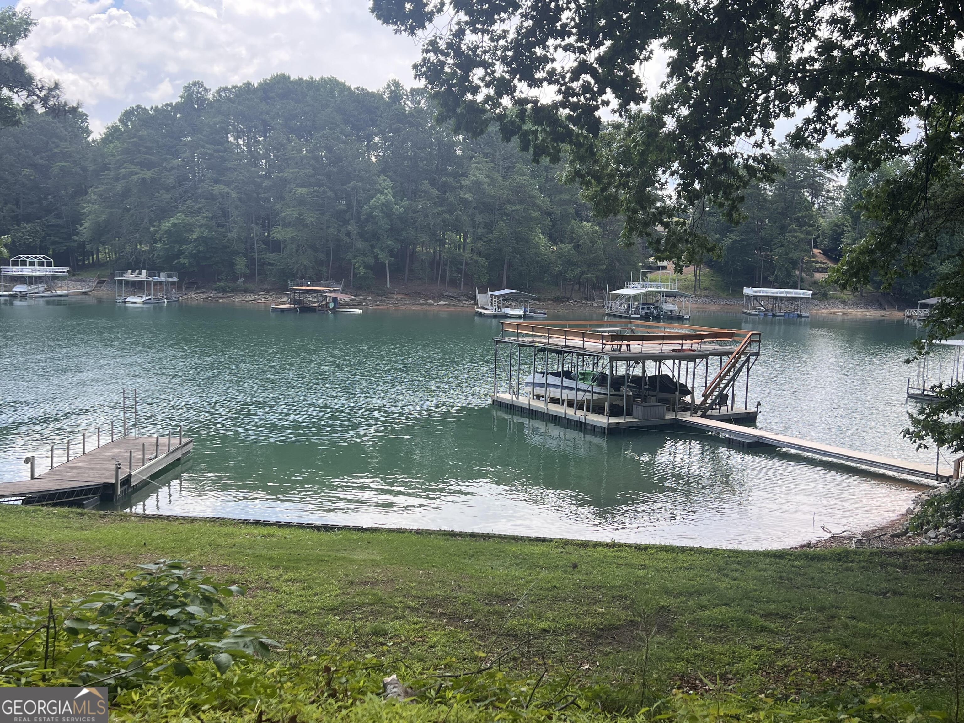 6321 Lakeview DR