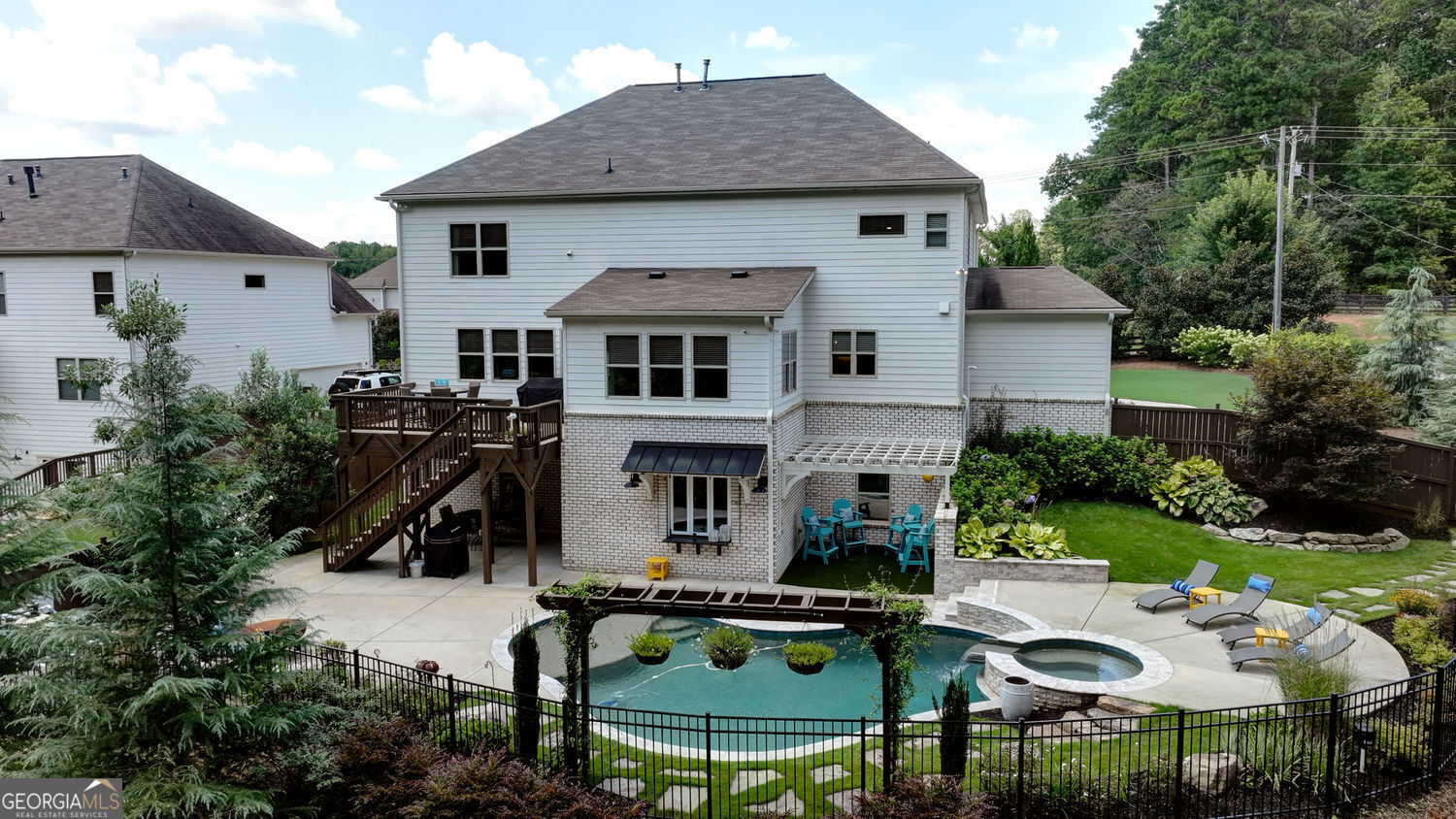 Longstreet Manor - Residential