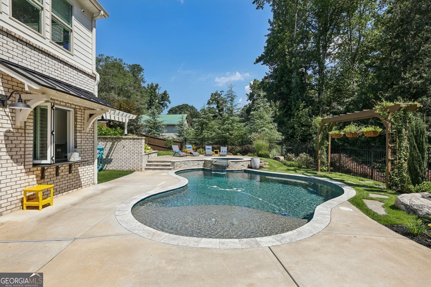 Longstreet Manor - Residential