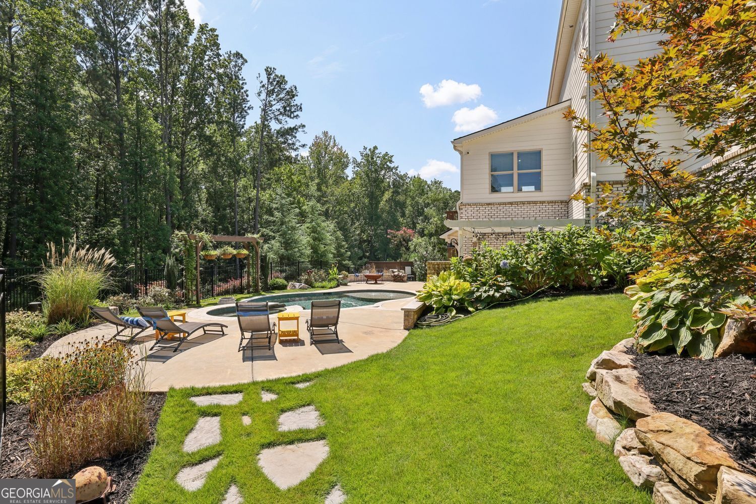Longstreet Manor - Residential
