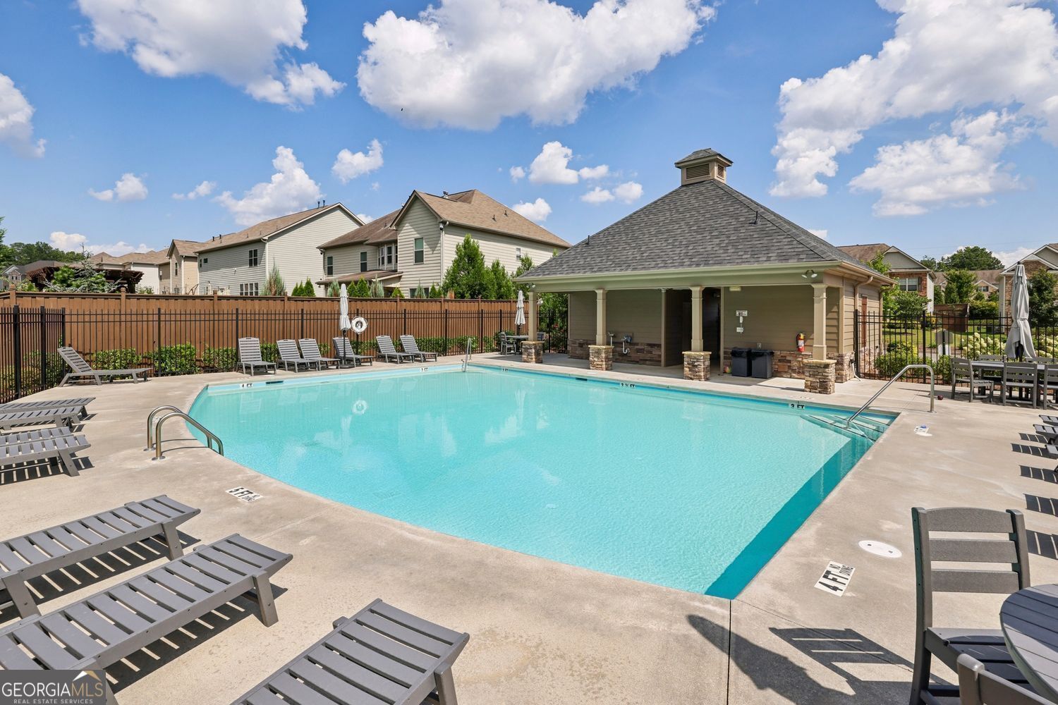 Longstreet Manor - Residential