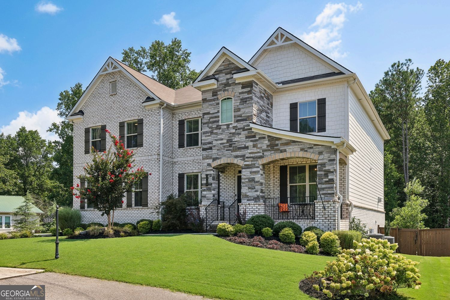 Longstreet Manor - Residential