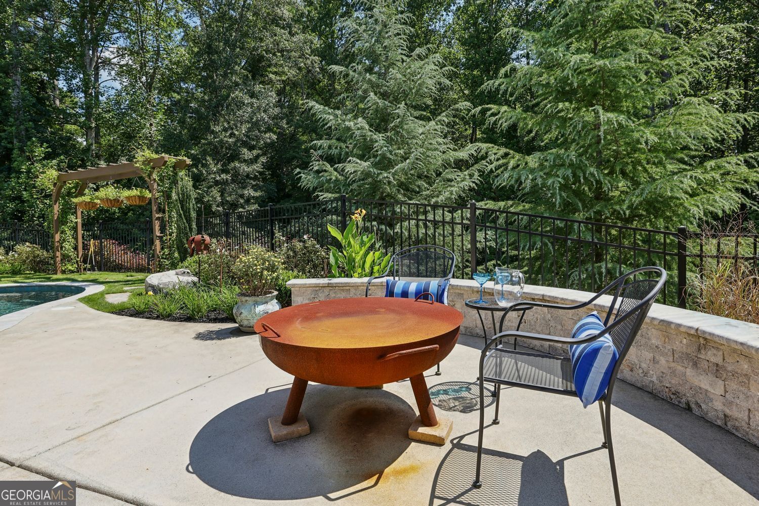 Longstreet Manor - Residential