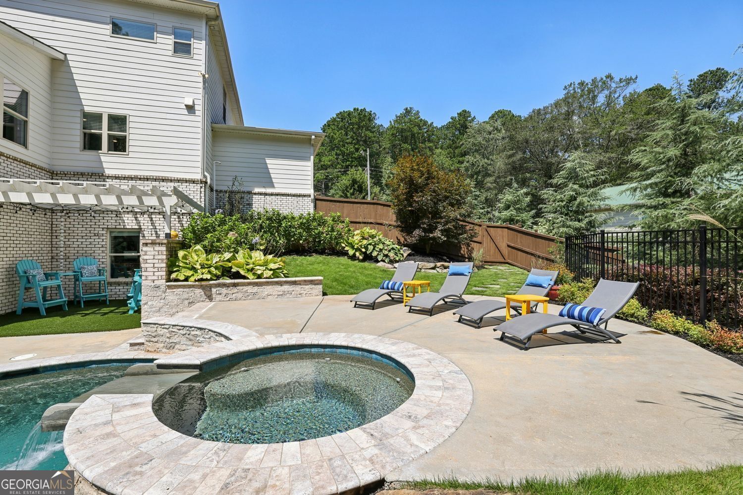 Longstreet Manor - Residential