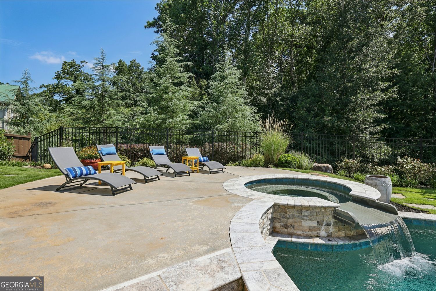 Longstreet Manor - Residential