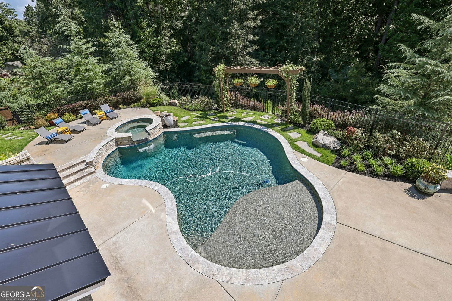 Longstreet Manor - Residential