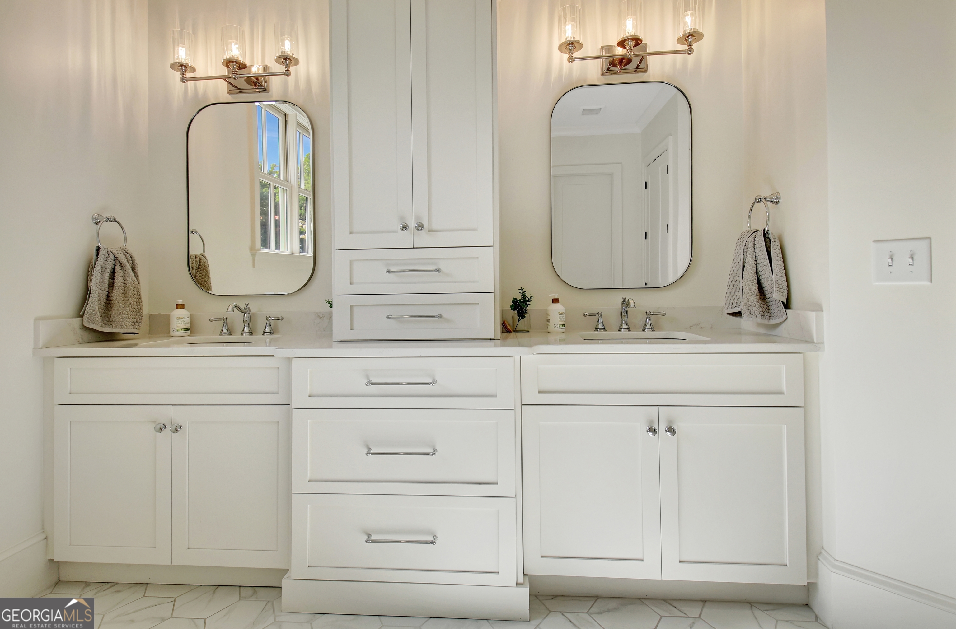 Sharpsburg, Georgia 30277, United States, 4 Bedrooms Bedrooms, ,5 BathroomsBathrooms,Residential,Active,155237