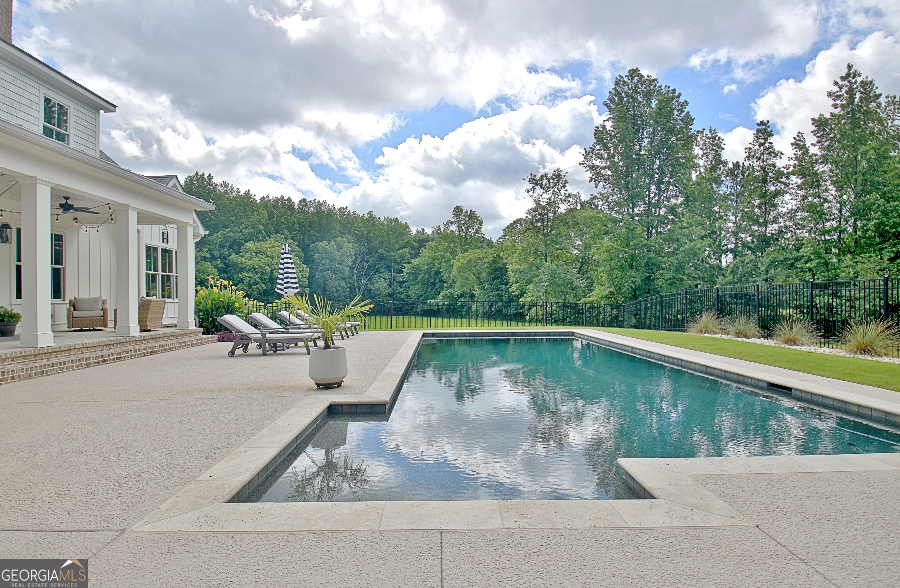 Sharpsburg, Georgia 30277, United States, 4 Bedrooms Bedrooms, ,5 BathroomsBathrooms,Residential,Active,155237