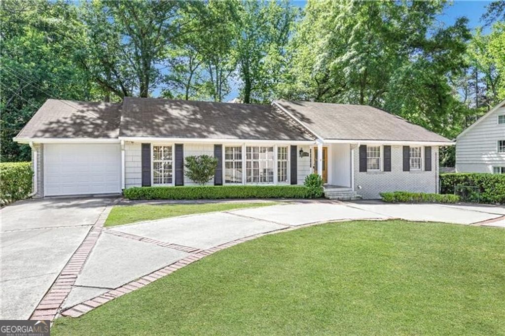 Photo of 2509 Sharondale Drive NE, Atlanta, GA 30305 (MLS # 10758664)