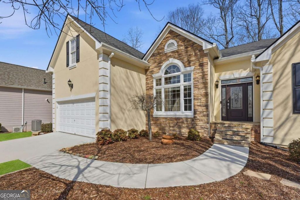 Photo of 550 Pine Rock Trail, Sugar Hill, GA 30518 (MLS # 10705701)